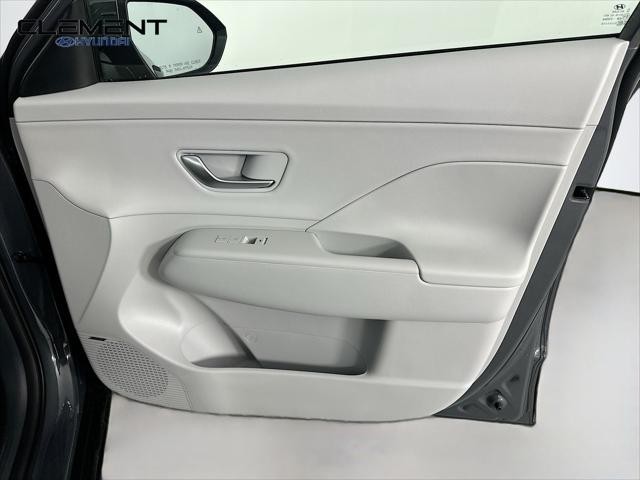 Hyundai Kona Vehicle Full-screen Gallery Image 32