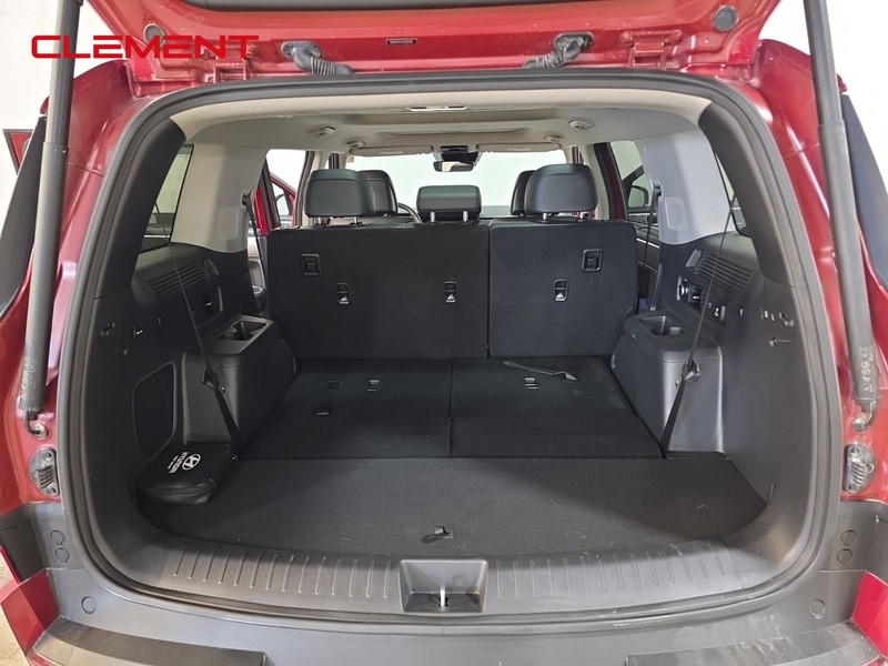 Hyundai Santa Fe Vehicle Full-screen Gallery Image 9