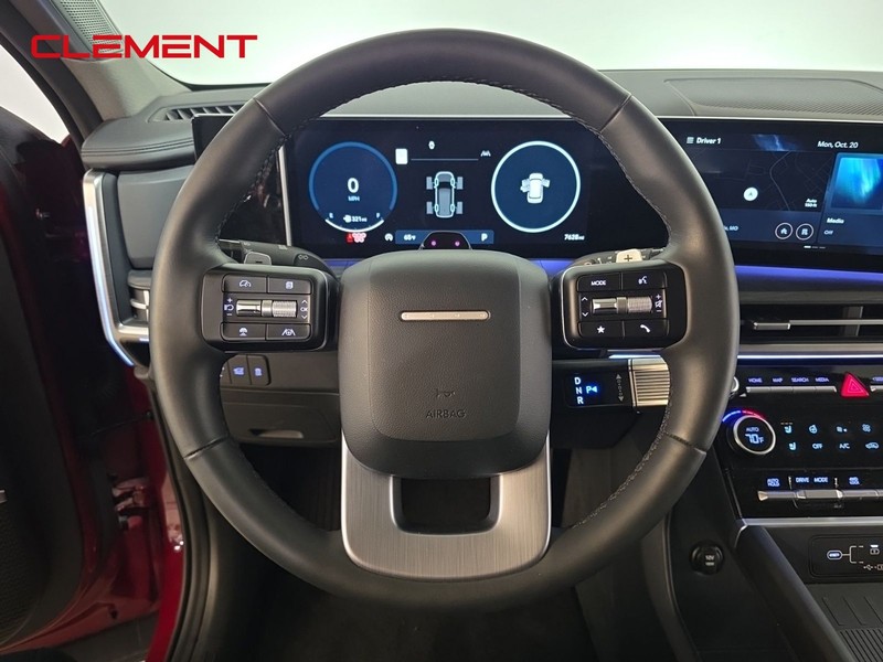 Hyundai Santa Fe Vehicle Full-screen Gallery Image 12