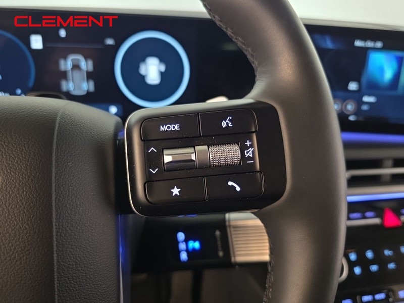 Hyundai Santa Fe Vehicle Full-screen Gallery Image 14