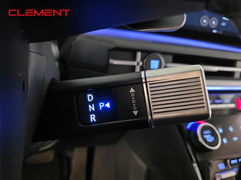 Hyundai Santa Fe Vehicle Full-screen Gallery Image 15