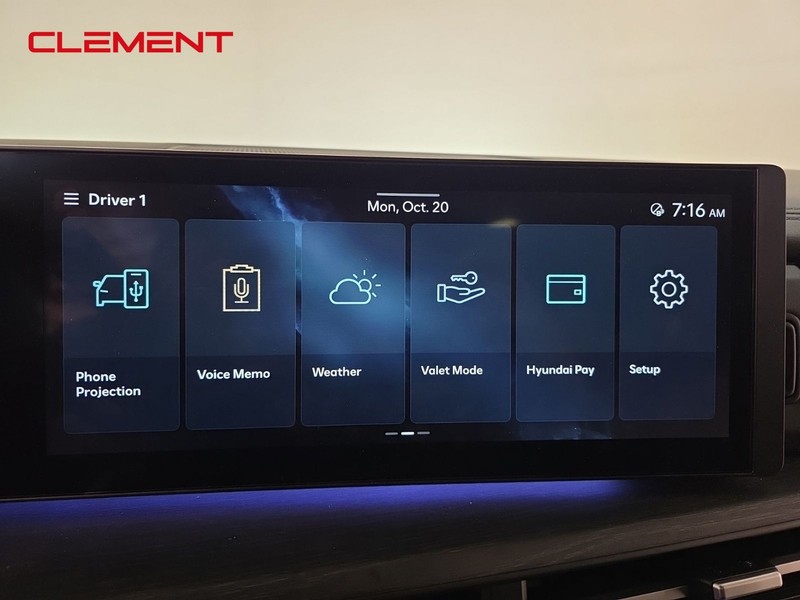 Hyundai Santa Fe Vehicle Full-screen Gallery Image 18