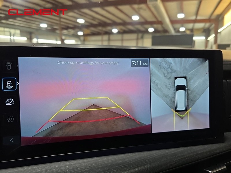 Hyundai Santa Fe Vehicle Full-screen Gallery Image 19