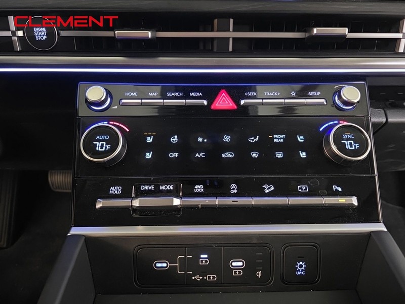 Hyundai Santa Fe Vehicle Full-screen Gallery Image 21