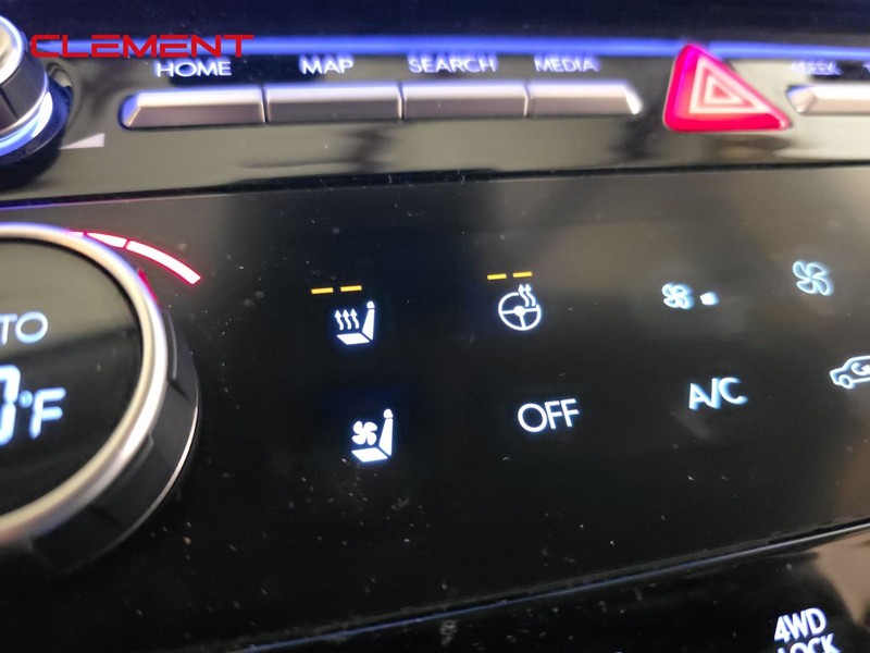 Hyundai Santa Fe Vehicle Full-screen Gallery Image 22