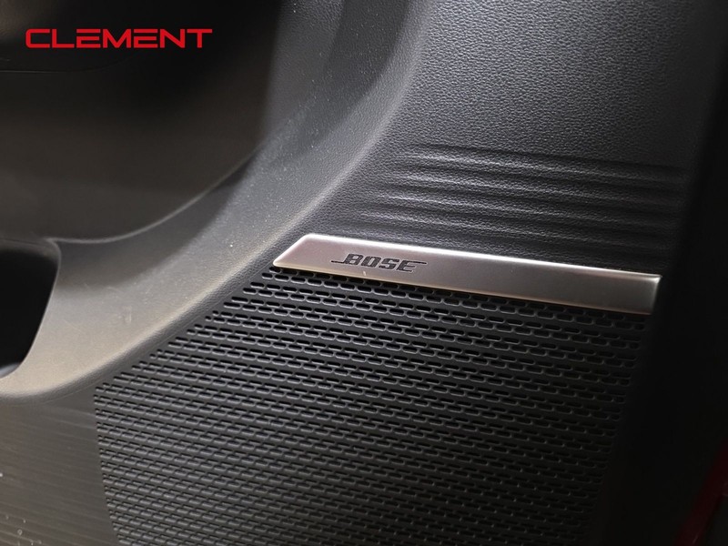 Hyundai Santa Fe Vehicle Full-screen Gallery Image 26