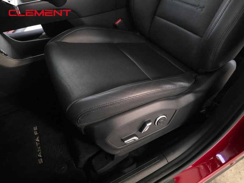 Hyundai Santa Fe Vehicle Full-screen Gallery Image 28