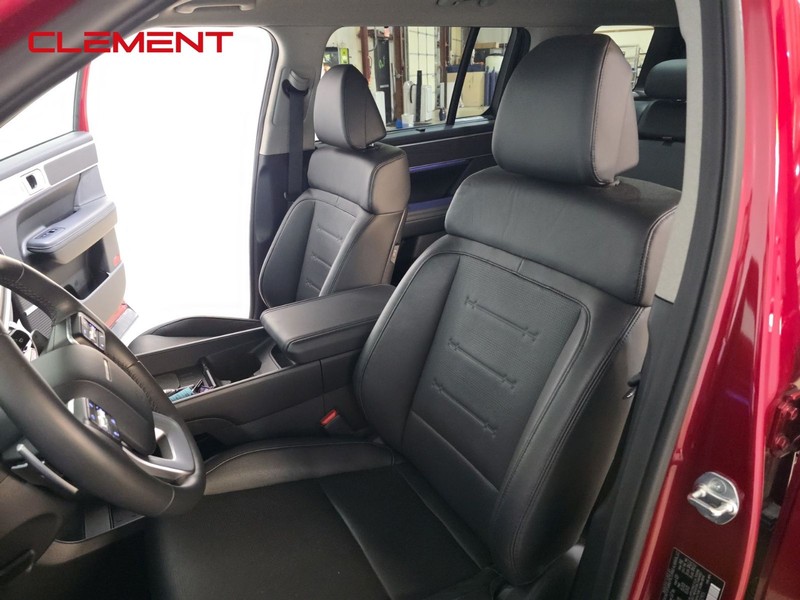 Hyundai Santa Fe Vehicle Full-screen Gallery Image 29