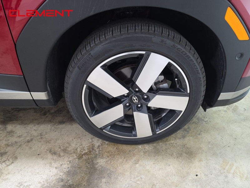 Hyundai Santa Fe Vehicle Full-screen Gallery Image 36