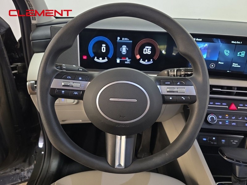 Hyundai Tucson Vehicle Full-screen Gallery Image 12