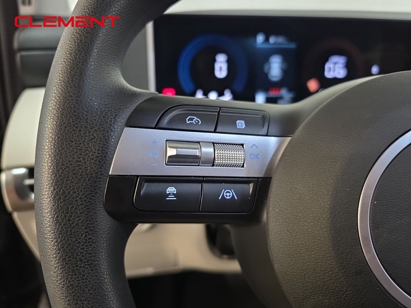 Hyundai Tucson Vehicle Full-screen Gallery Image 13