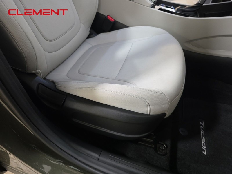 Hyundai Tucson Vehicle Full-screen Gallery Image 30