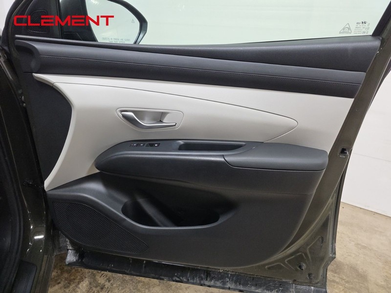 Hyundai Tucson Vehicle Full-screen Gallery Image 32