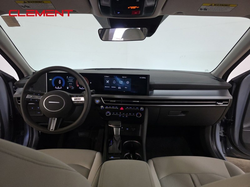 Hyundai Sonata Vehicle Full-screen Gallery Image 10