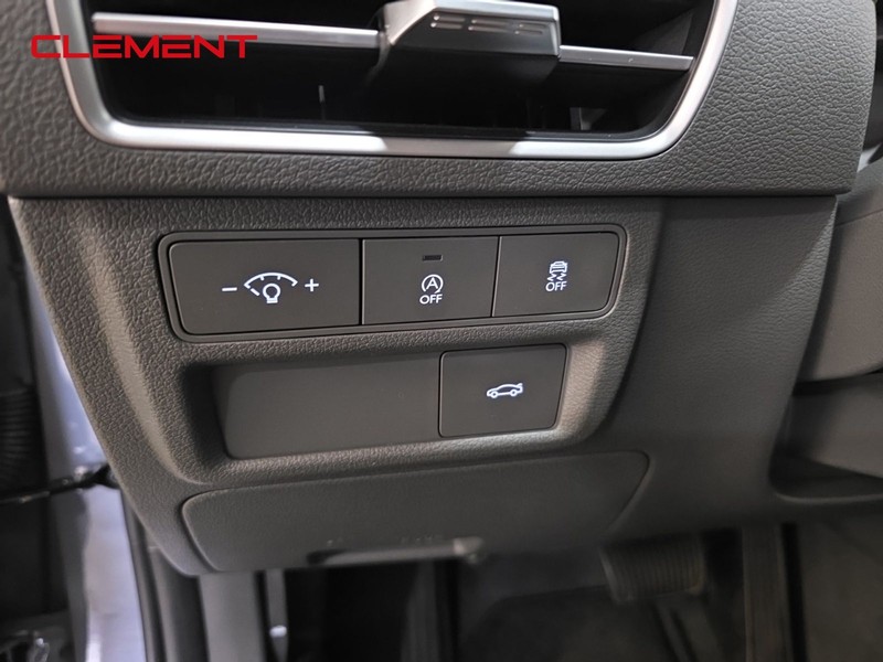 Hyundai Sonata Vehicle Full-screen Gallery Image 11