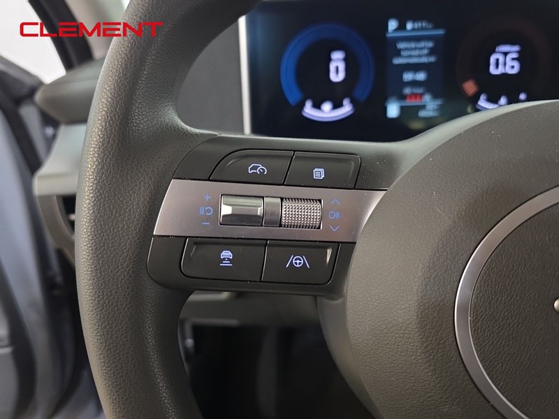 Hyundai Sonata Vehicle Full-screen Gallery Image 13