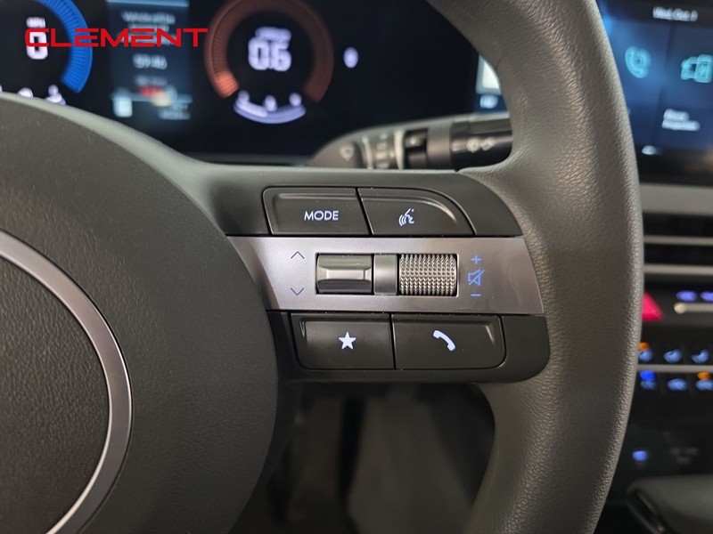 Hyundai Sonata Vehicle Full-screen Gallery Image 14