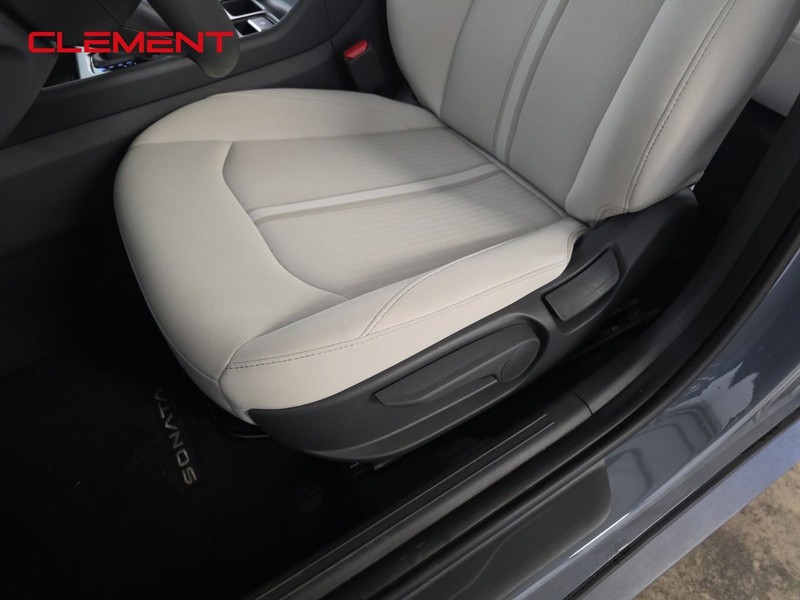 Hyundai Sonata Vehicle Full-screen Gallery Image 24