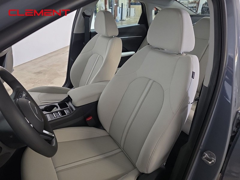 Hyundai Sonata Vehicle Full-screen Gallery Image 25