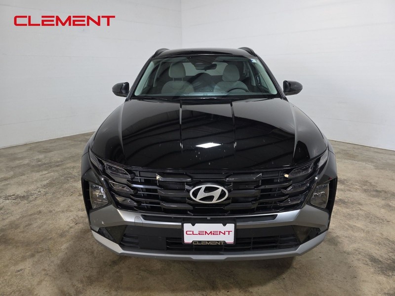 Hyundai Tucson Vehicle Full-screen Gallery Image 2