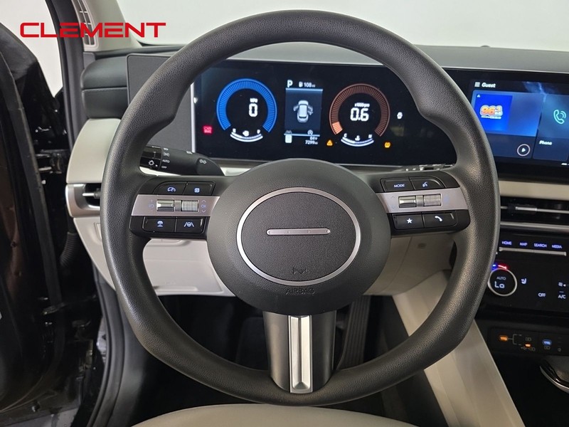 Hyundai Tucson Vehicle Full-screen Gallery Image 12