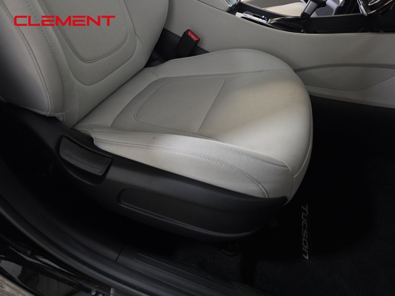 Hyundai Tucson Vehicle Full-screen Gallery Image 29