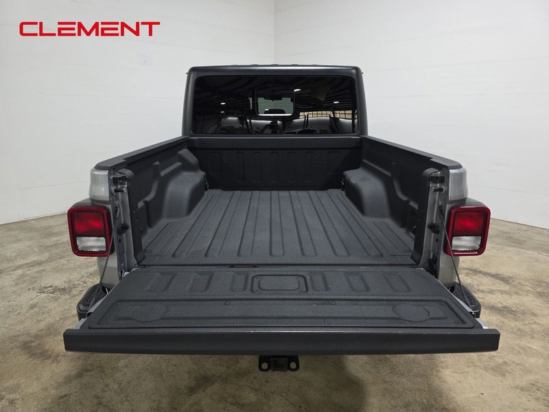 Jeep Gladiator Vehicle Full-screen Gallery Image 9