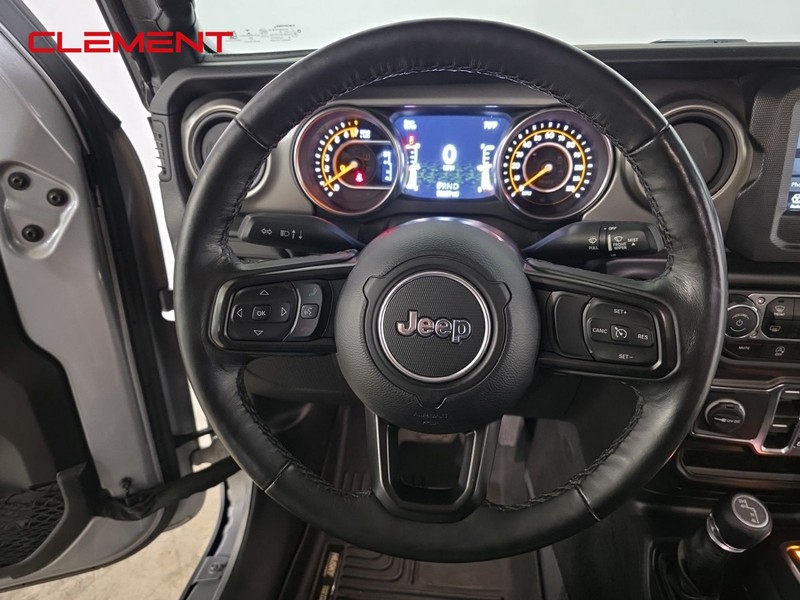 Jeep Gladiator Vehicle Full-screen Gallery Image 12