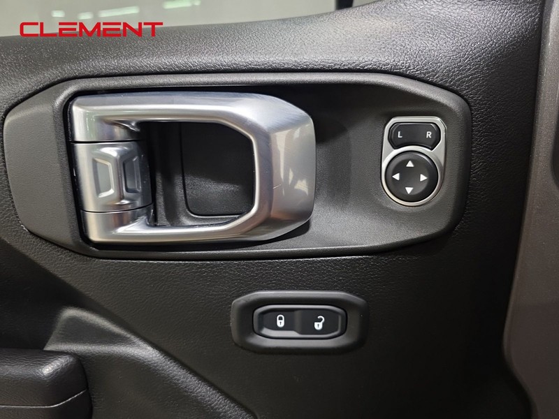 Jeep Gladiator Vehicle Full-screen Gallery Image 23