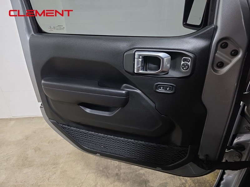 Jeep Gladiator Vehicle Full-screen Gallery Image 24