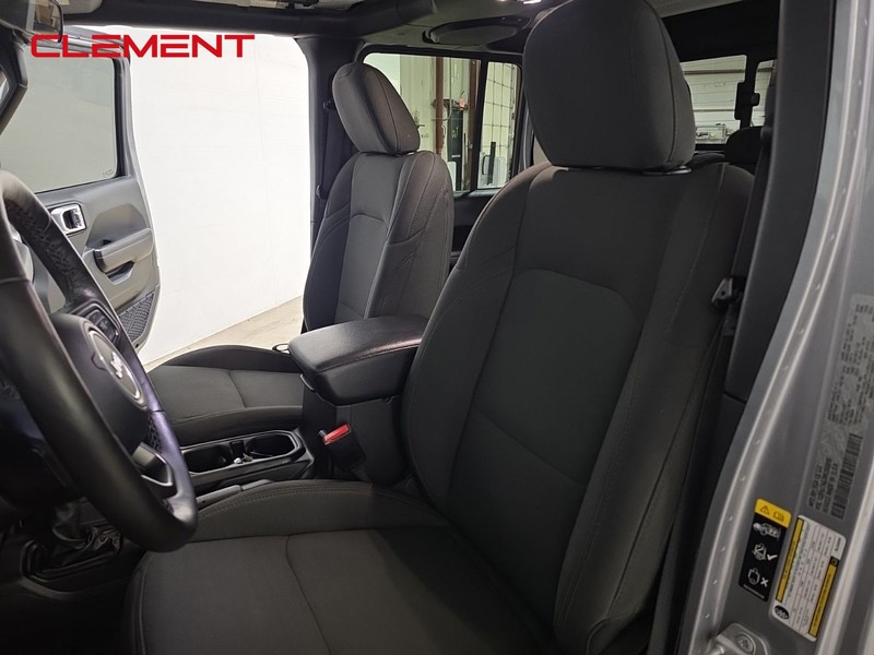 Jeep Gladiator Vehicle Full-screen Gallery Image 26