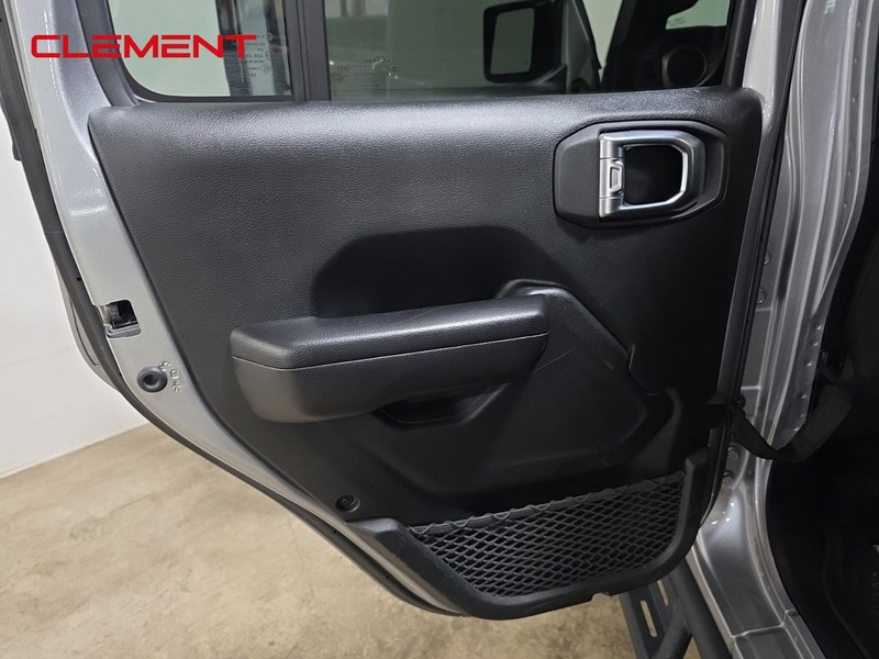 Jeep Gladiator Vehicle Full-screen Gallery Image 27