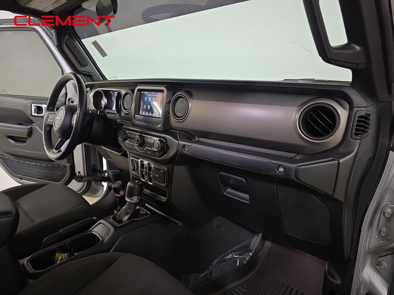 Jeep Gladiator Vehicle Full-screen Gallery Image 30