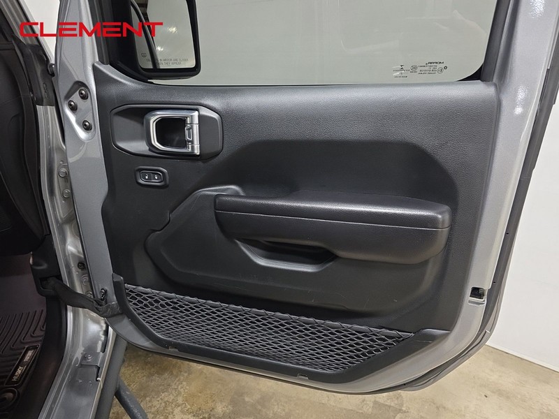 Jeep Gladiator Vehicle Full-screen Gallery Image 31