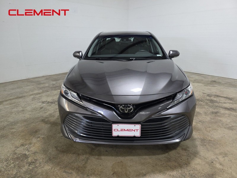 Toyota Camry Vehicle Full-screen Gallery Image 2