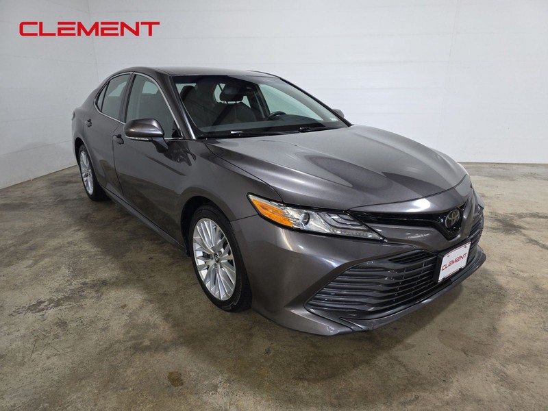 Toyota Camry Vehicle Full-screen Gallery Image 3
