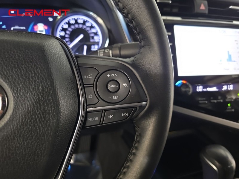 Toyota Camry Vehicle Full-screen Gallery Image 13