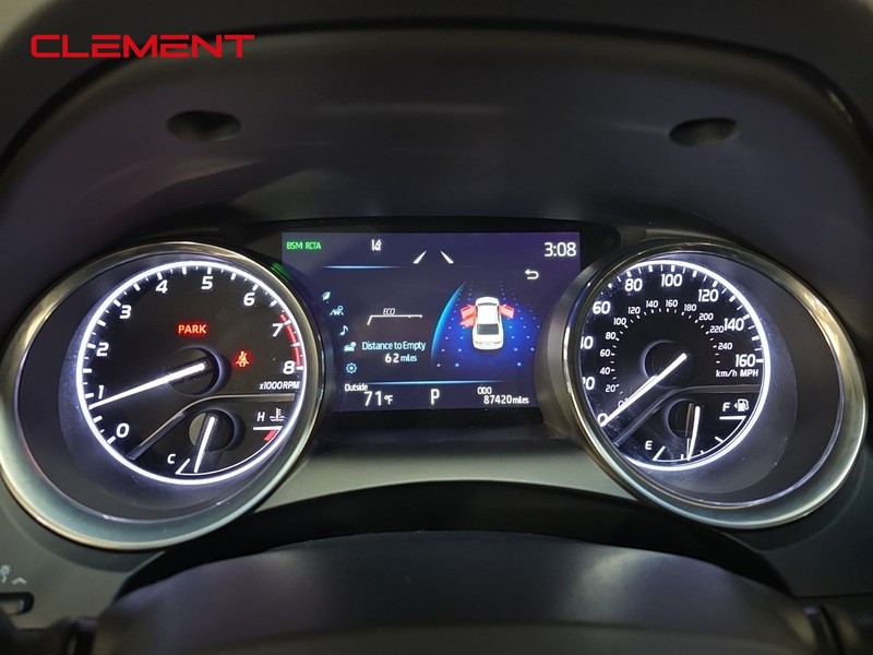 Toyota Camry Vehicle Full-screen Gallery Image 15