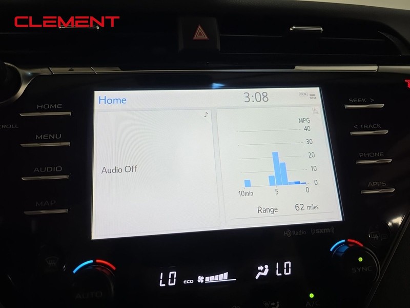 Toyota Camry Vehicle Full-screen Gallery Image 16