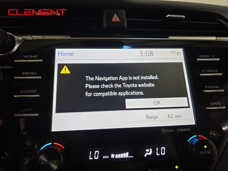 Toyota Camry Vehicle Full-screen Gallery Image 18