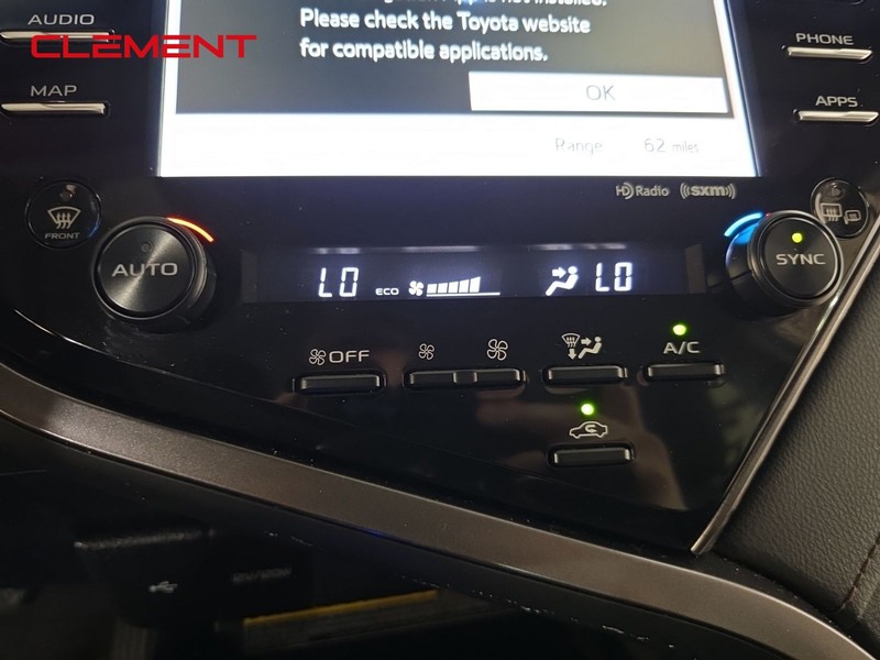 Toyota Camry Vehicle Full-screen Gallery Image 19