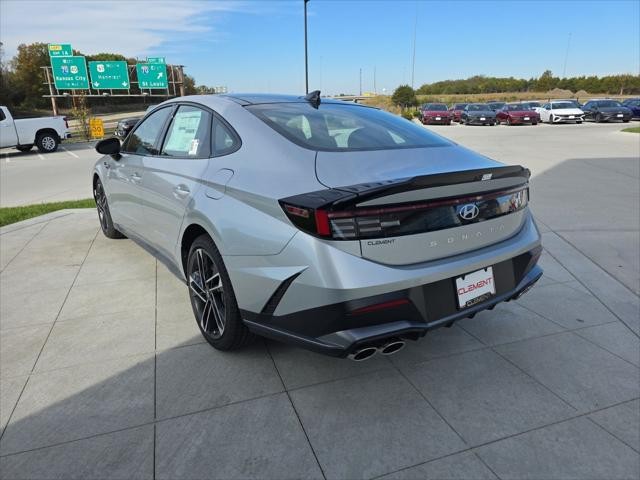 Hyundai Sonata Vehicle Full-screen Gallery Image 8