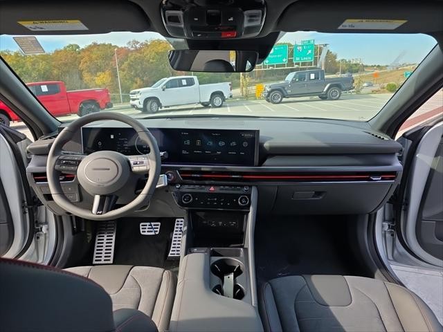 Hyundai Sonata Vehicle Full-screen Gallery Image 10