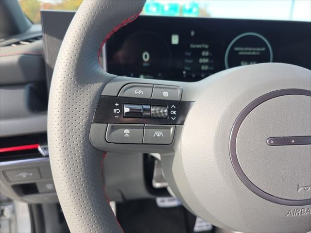 Hyundai Sonata Vehicle Full-screen Gallery Image 13