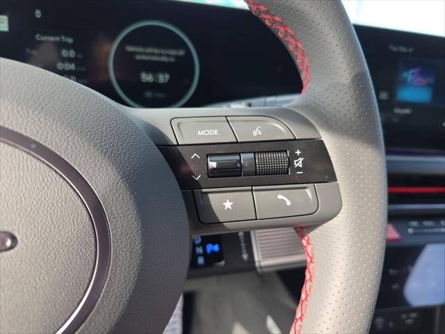 Hyundai Sonata Vehicle Full-screen Gallery Image 14