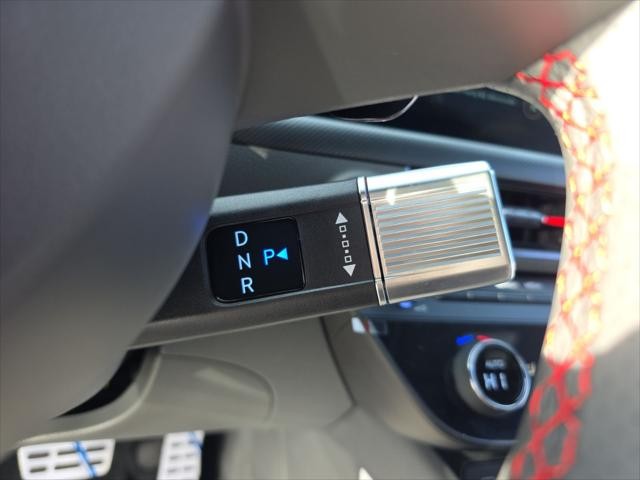 Hyundai Sonata Vehicle Full-screen Gallery Image 15