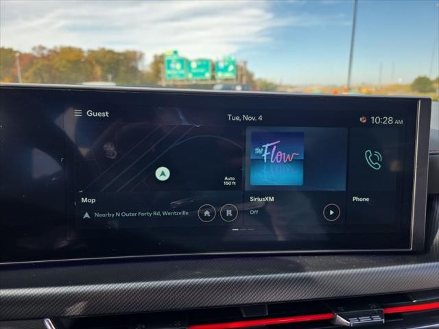 Hyundai Sonata Vehicle Full-screen Gallery Image 17