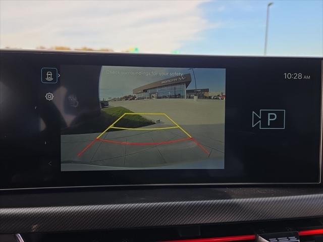 Hyundai Sonata Vehicle Full-screen Gallery Image 19