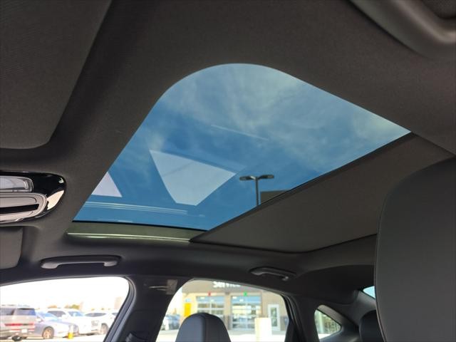 Hyundai Sonata Vehicle Full-screen Gallery Image 23