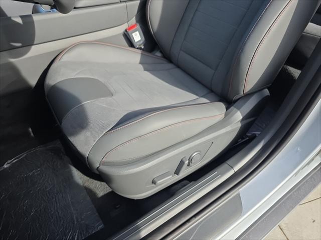 Hyundai Sonata Vehicle Full-screen Gallery Image 27